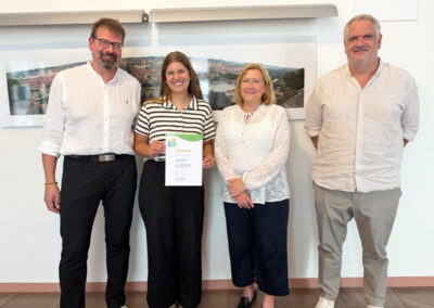 Markus Haaf, Meike Haaf und Alexander Haaf bei der Verleihung der Urkunde des Umwelt- und Klimapakts Bayern in Würzburg