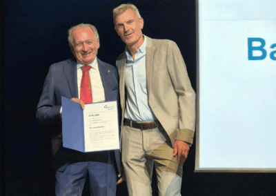Ehrenpräsident Matthias Moosleitner (li.), Markus Brutscher, neuer Präsident des Baustoff Recycling Bayern (re.) Bild: bvse